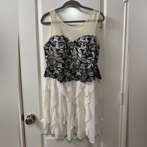 Hot Topic Harry Potter Black Lace & Ivory Ruffle Gown